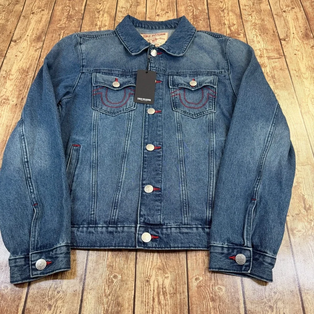 True Religion 701133 Denim Jacket Mens Large Blue Red Stitching Trucker NWT